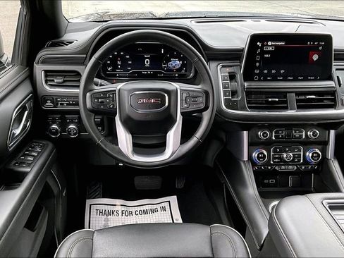 Used 2023 GMC Yukon XL SLT w/ SLT Premium Package image 5