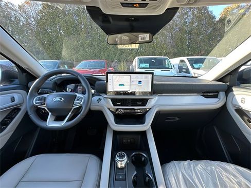 New 2026 Ford Explorer Active image 16