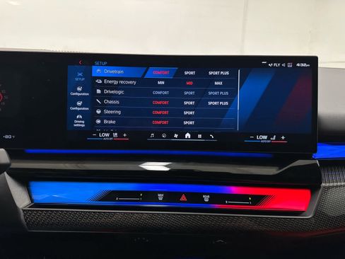 Used 2026 BMW M5 Touring AWD/4WD image 36