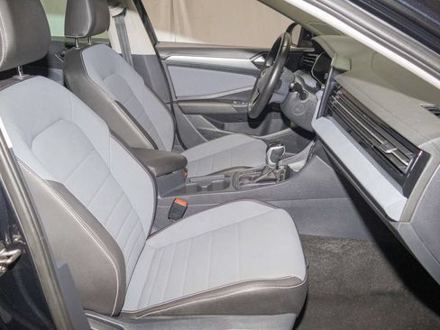 Used 2025 Volkswagen Jetta SE FWD image 15