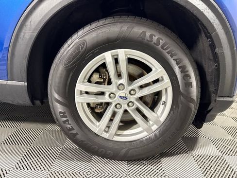 Used 2023 Ford Explorer XLT AWD/4WD image 11