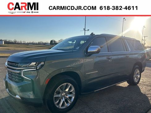 Used 2023 Chevrolet Suburban Premier AWD/4WD image 3