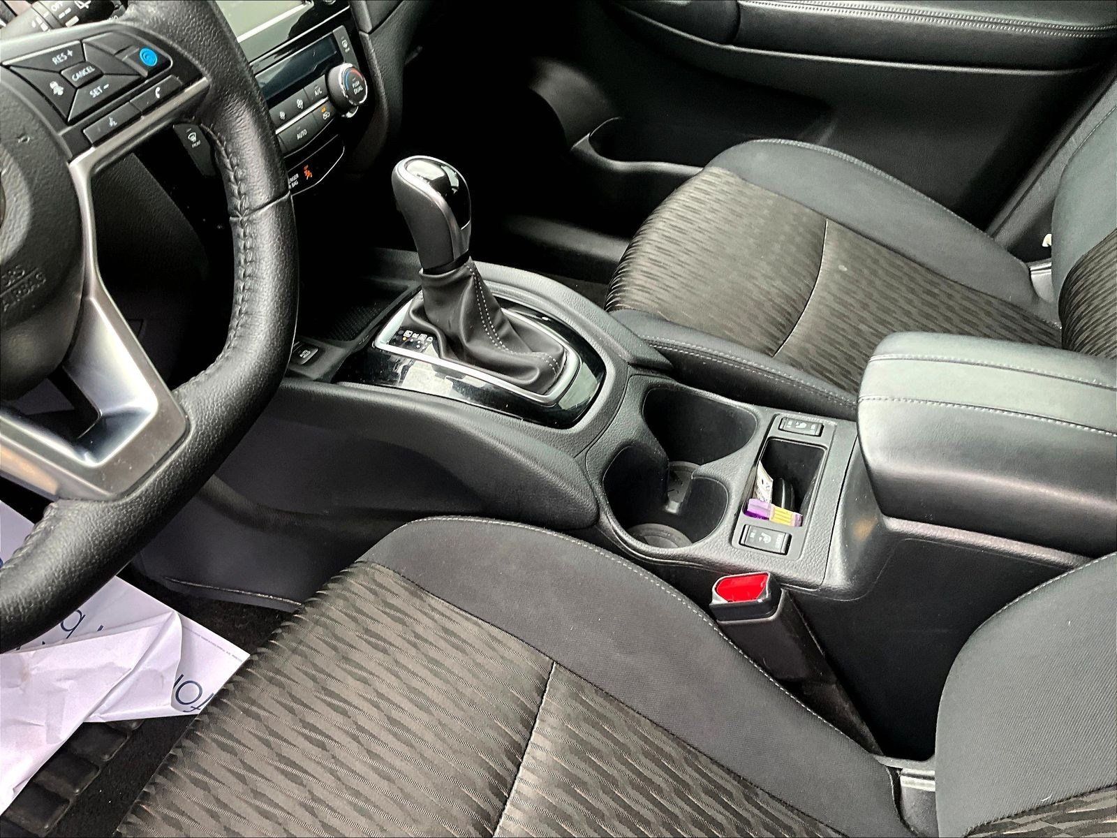 Used 2019 Nissan Rogue SV w/ Premium Package FWD image 20
