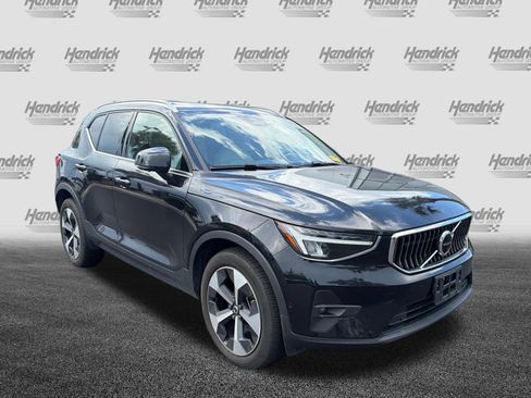 Used 2023 Volvo XC40 B5 Ultimate w/ Climate Package AWD/4WD image 3