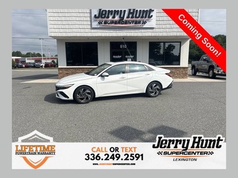 Used 2025 Hyundai Elantra SEL FWD image 1