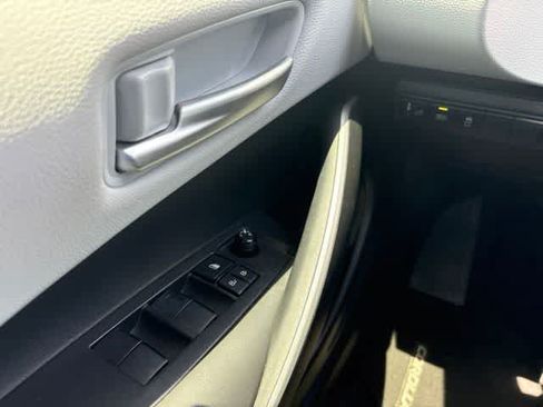 Used 2024 Toyota Corolla SE FWD image 23