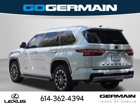 Used 2024 Toyota Sequoia Limited w/ Tow Technology Package AWD/4WD image 10