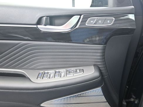 Used 2024 Hyundai Palisade Calligraphy image 14