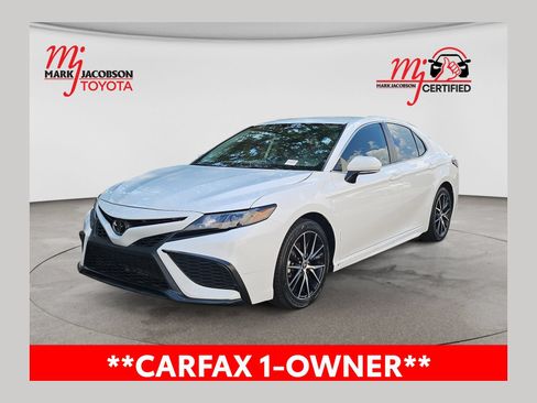 Used 2023 Toyota Camry SE FWD image 1