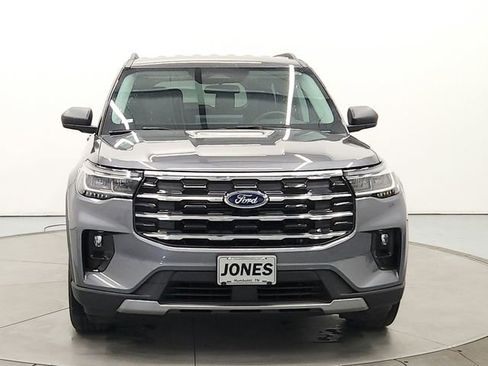 Used 2025 Ford Explorer Active w/ Active Comfort Package image 2