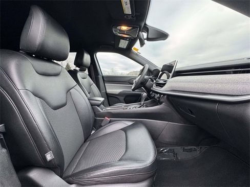 Used 2024 Jeep Compass Latitude image 14