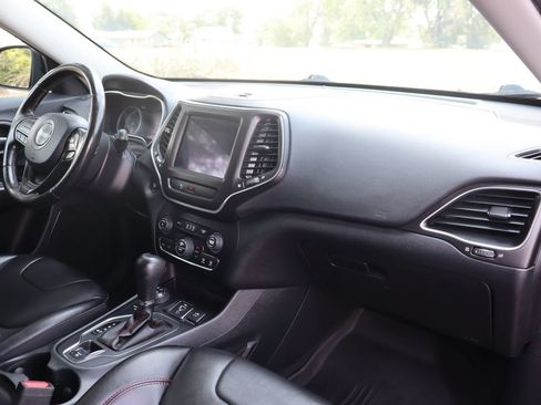 Used 2020 Jeep Cherokee Trailhawk w/ Cold Weather Group AWD/4WD image 17