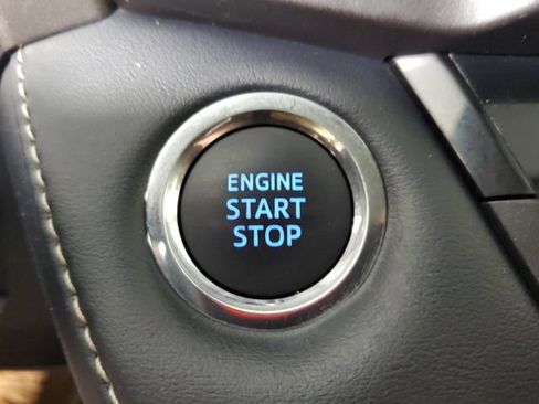 Used 2018 Toyota RAV4 XLE AWD/4WD image 30