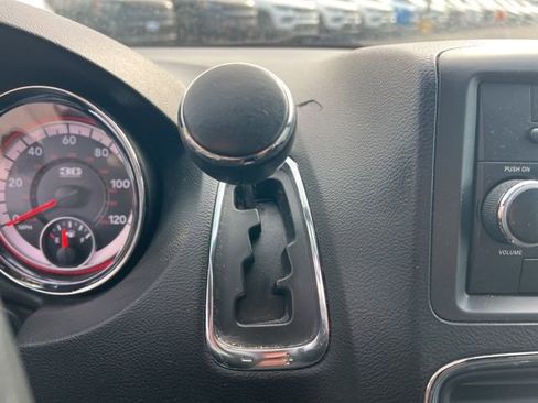 Used 2014 Dodge Grand Caravan SE FWD image 18