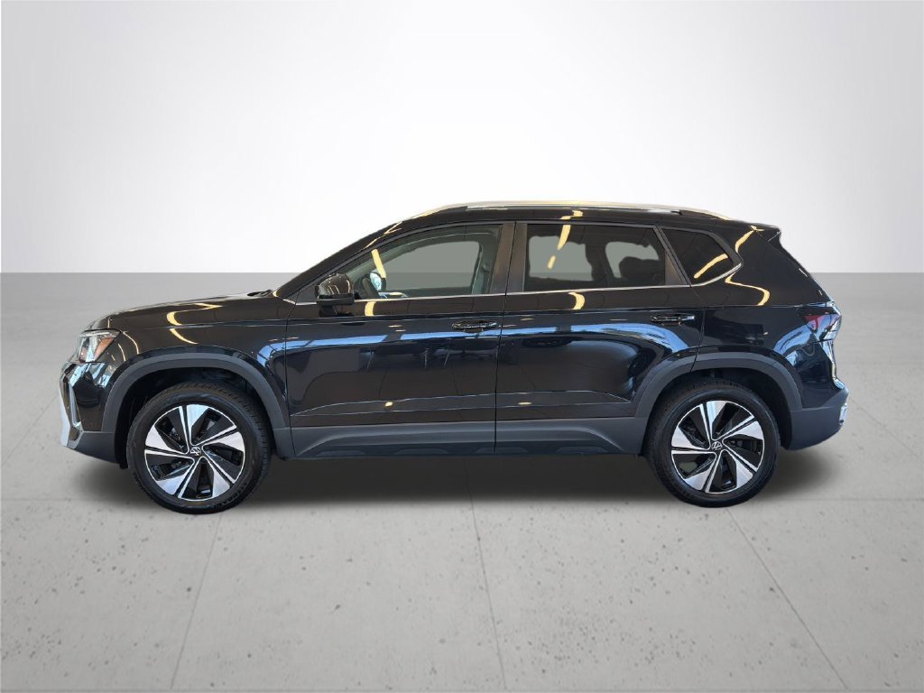 Used 2025 Volkswagen Taos SE AWD/4WD image 11