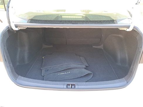 Used 2022 Toyota Corolla LE image 10