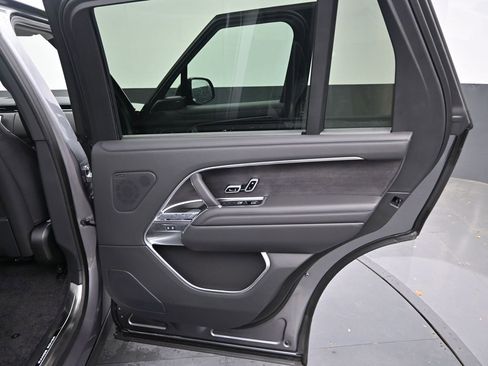 New 2025 Land Rover Range Rover Long Wheelbase SE image 13