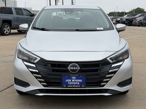 Used 2025 Nissan Versa SV FWD image 3