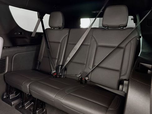 Used 2023 Chevrolet Suburban Z71 image 14