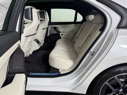 New 2026 BMW 750e xDrive w/ Executive Package image 15