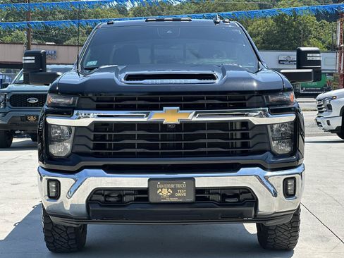 Used 2024 Chevrolet Silverado 2500 LT w/ All Star Edition AWD/4WD image 2