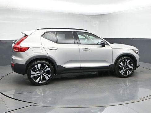 Used 2023 Volvo XC40 B5 Plus w/ Protection Package Premier AWD/4WD image 9