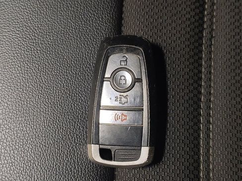 Used 2017 Ford Fusion SE w/ Equipment Group 201A FWD image 32