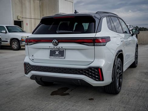 New 2026 Volkswagen Tiguan SE R-Line image 7