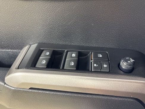 Used 2022 Toyota Tacoma SR5 w/ Technology Package image 36