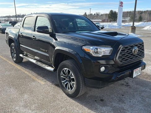 Used 2022 Toyota Tacoma TRD Sport w/ Black Out Package (TMS) image 3