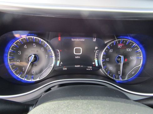 Used 2025 Chrysler Pacifica Limited FWD image 25