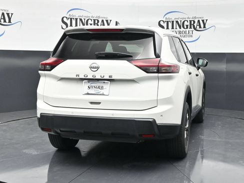 Used 2024 Nissan Rogue S FWD image 8