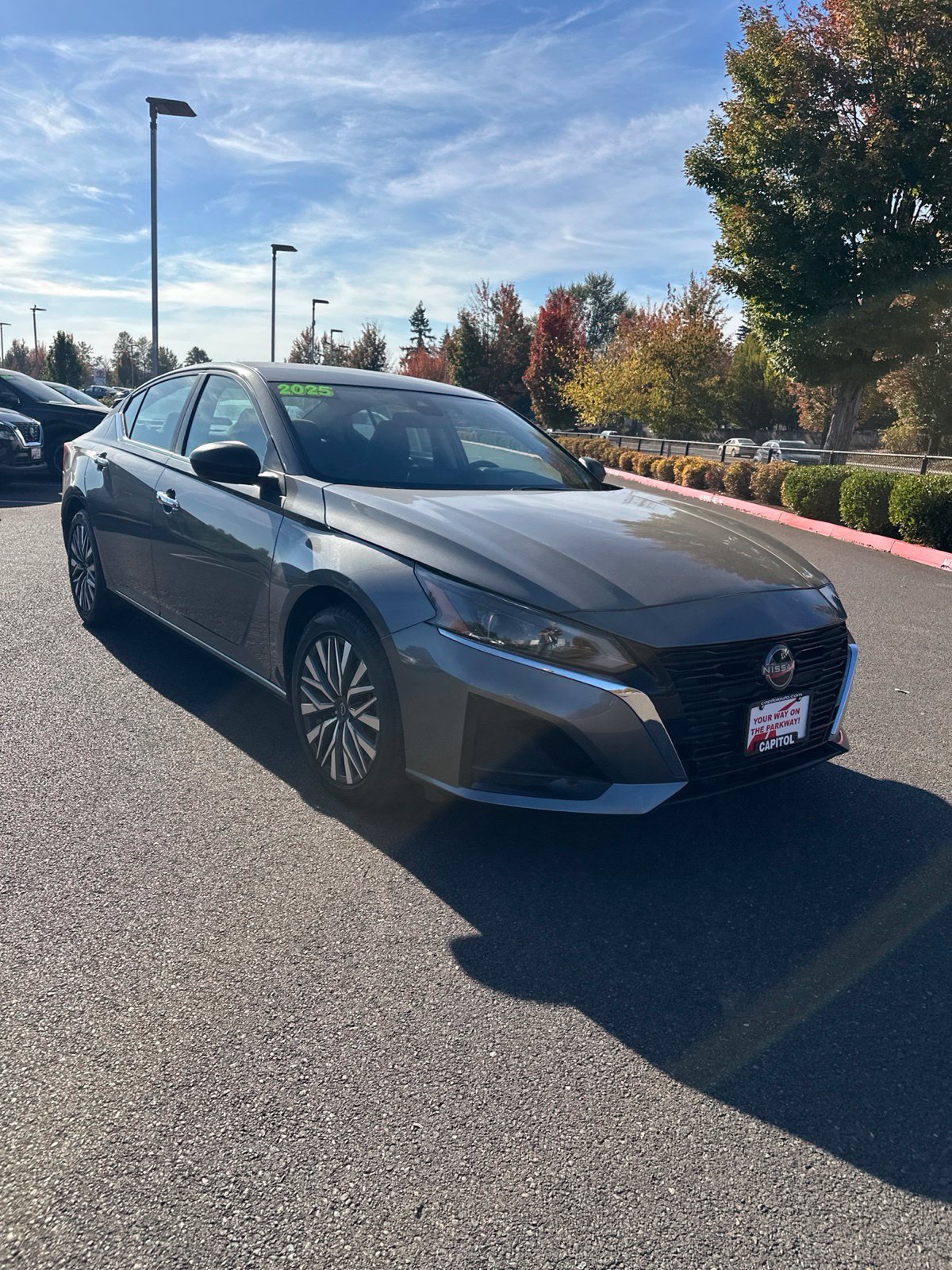 Used 2025 Nissan Altima 2.5 SV FWD image 3