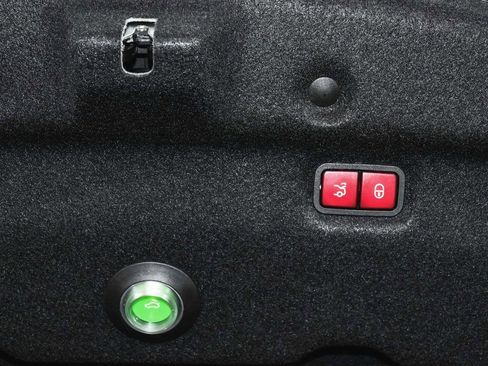 Used 2022 Mercedes-Benz SL 63 AMG 4MATIC w/ Driver Assistance Package image 78