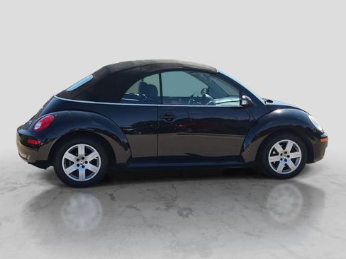 Used 2007 Volkswagen Beetle Convertible w/ Package 1 FWD image 9