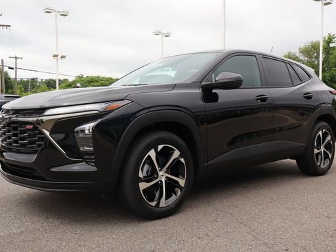New 2026 Chevrolet Trax RS w/ Sunroof Package FWD image 8