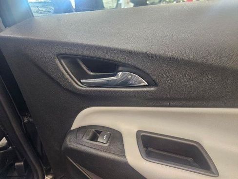 Used 2018 Chevrolet Equinox LS AWD/4WD image 27