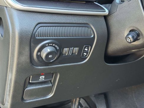 Used 2022 Jeep Wagoneer Series I AWD/4WD image 9