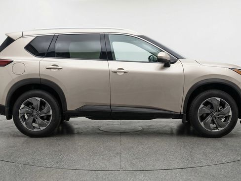 Used 2025 Nissan Rogue SV FWD image 11