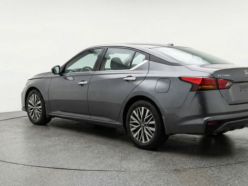 Used 2025 Nissan Altima 2.5 SV image 6