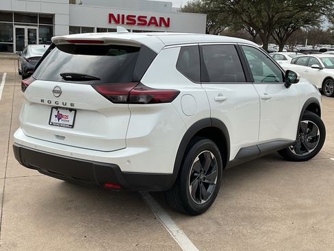 Used 2025 Nissan Rogue SV image 5