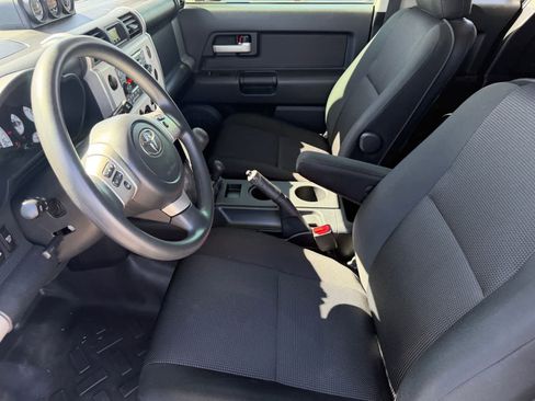 Used 2014 Toyota FJ Cruiser 4WD w/ Convenience Package image 11