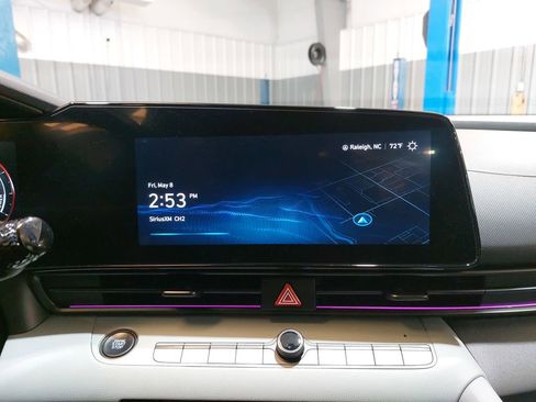 Used 2025 Hyundai Elantra Limited FWD image 19