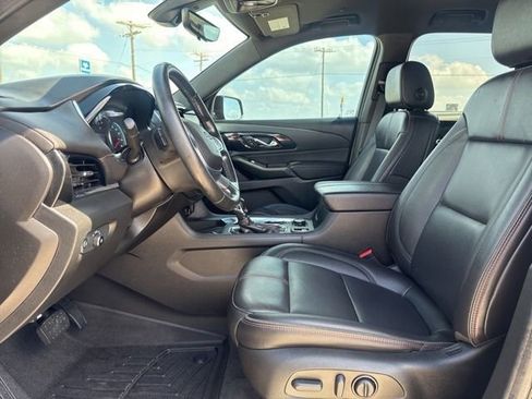 Used 2023 Chevrolet Traverse RS FWD image 2