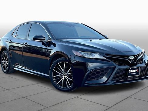 Used 2023 Toyota Camry SE image 2