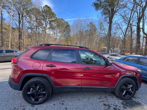 Used 2017 Jeep Cherokee Sport w/ Cold Weather Group image 4