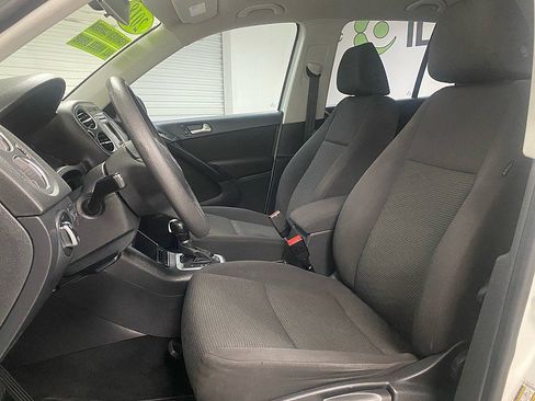 Used 2018 Volkswagen Tiguan Limited image 11