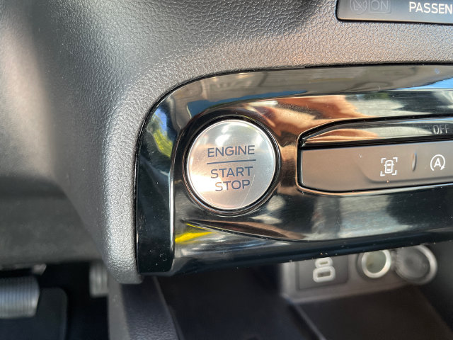 Certified 2025 Ford Escape Platinum AWD/4WD image 40