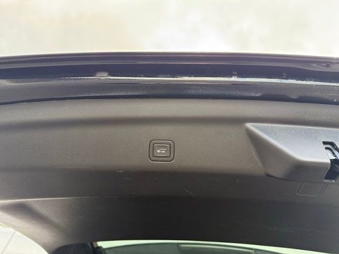 Used 2024 Chevrolet Suburban LT image 37