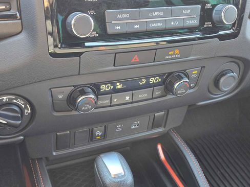 Used 2023 Nissan Frontier PRO-4X w/ Technology Package image 29
